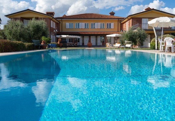 A view of the property seen from the blue swimming pool - Villa Gabri