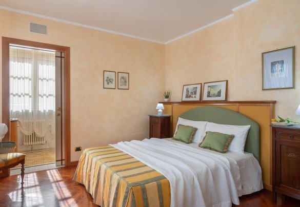 Double bedroom n.2 on the first floor with en suite bathroom n.2 - Villa Gabri