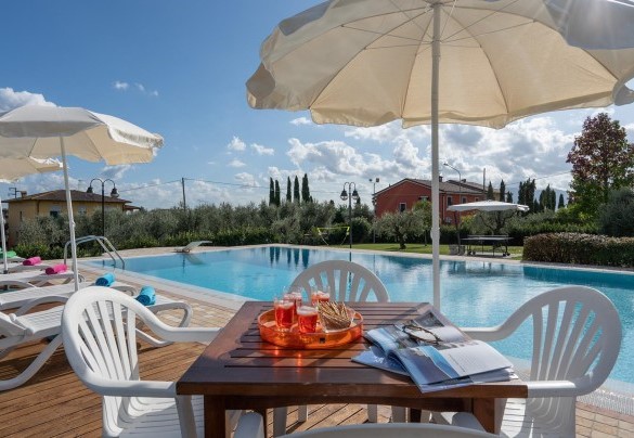 The shaded solarium area located by the pool - Villa Gabri