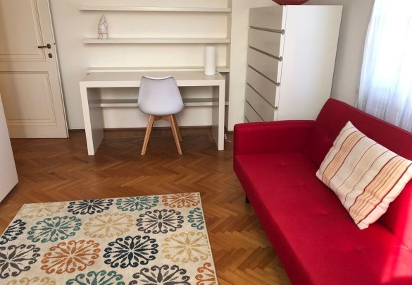 Camera matrimoniale n. 3 con divano letto singolo e letto singolo aggiunto al primo piano – Villa Gaius