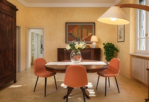 La sala da pranzo di servizio collegata con la cucina – Villa Gaius