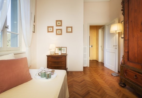 Camera matrimoniale n. 4 con letto alla francese al primo piano – Villa Gaius