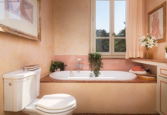 Bagno n. 1 con vasca, en-suite alla camera matrimoniale n. 1 al primo piano – Villa Gaius