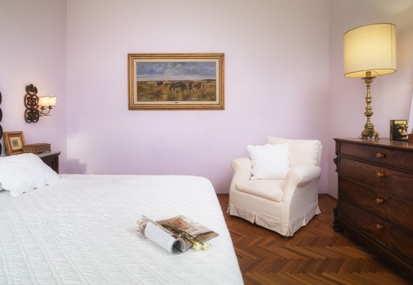 Camera matrimoniale n. 2 con terrazzino e bagno en-suite al primo piano – Villa Gaius