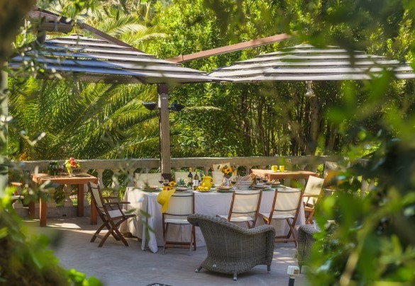 Il giardino è ben organizzato con diverse isole – Villa Gaius