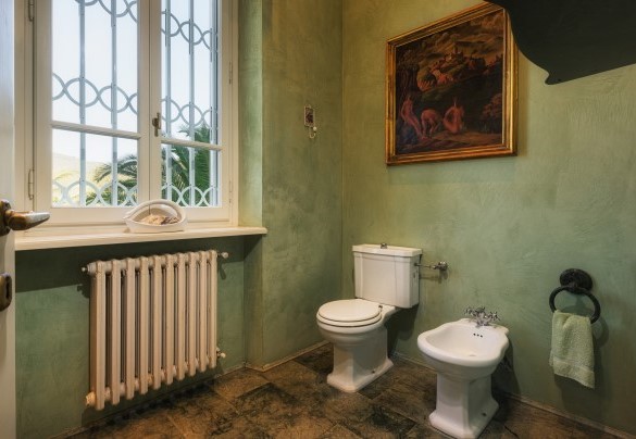 Bagno di servizio al piano terra – Villa Gaius