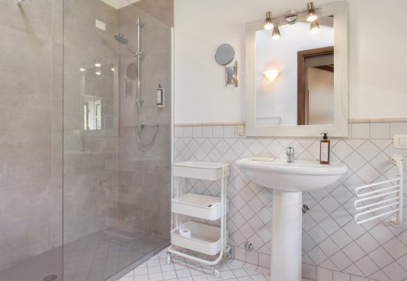 Bagno con doccia ensuite della camera matrimoniale (2) - Villa Gasco