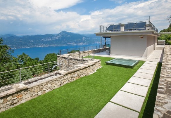 Vista della Villa dalla stradina di accesso privata - Villa Gemmma
