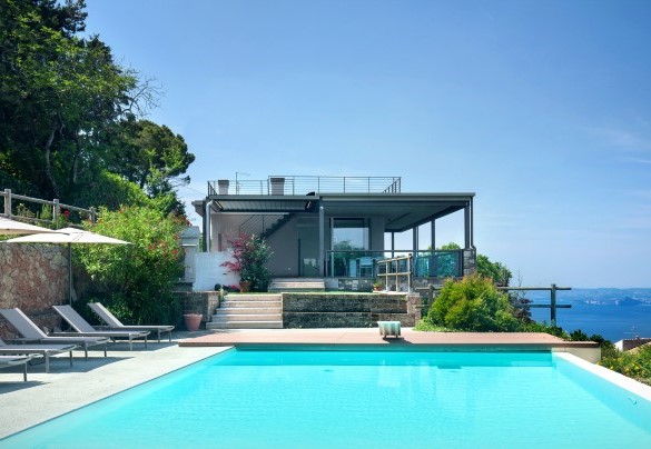 Vista dalla piscina sulla Villa - Villa Gemmma