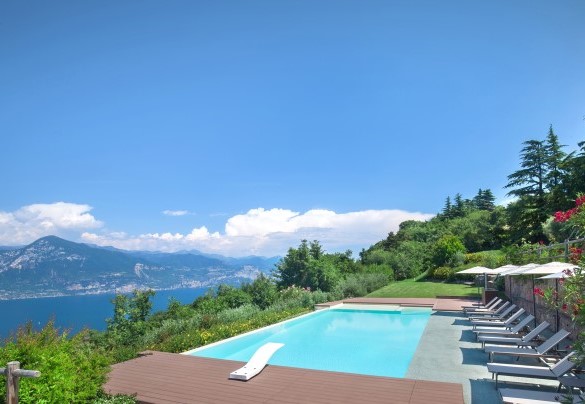 Vista dalla Villa sulla piscina - Villa Gemmma