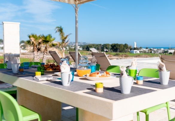 External stone table for outdoor breakfasts or dinners – Villa Gialonia