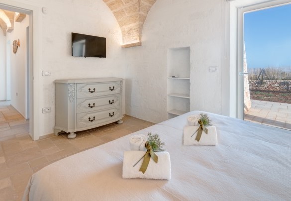 Master double bedroom with ensuite bathroom and access from outside - Villa Gialonia