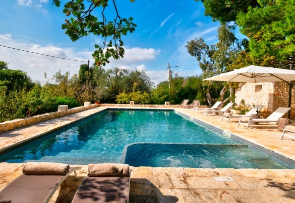 La piscina rettangolare a soli 20 metri dalla casa - Villa Giari