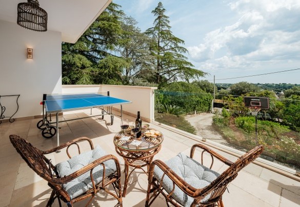 Il livello superiore con accesso diretto al balcone - Villa Giari