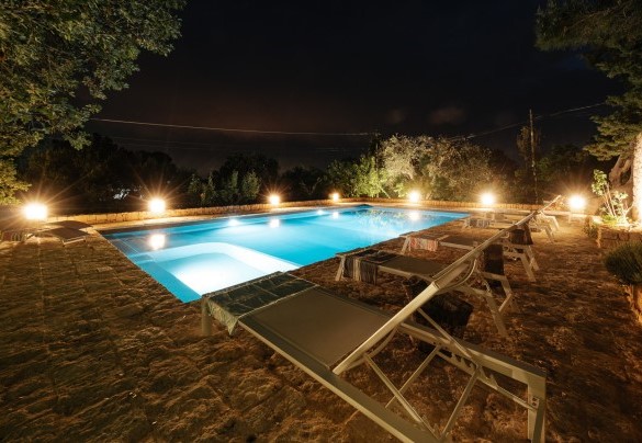 La straordinaria piscina a 30 m circa dalla villa - Villa Giari
