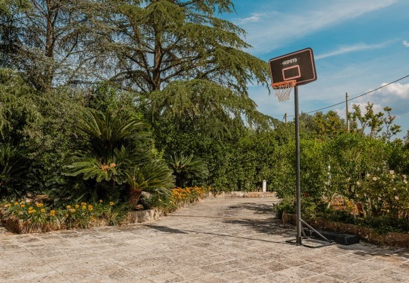 I giochi all’aperto nell’area antistante la villa - Villa Giari