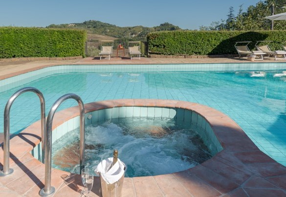 The jacuzzi corner inside the panoramic swimming pool – Villa Ginestraio