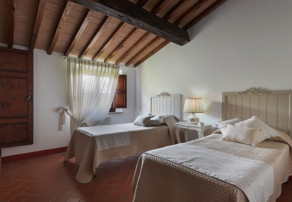 Twin bedroom n.4 with joinable beds with bathroom en-suite n.5 – Villa Ginestraio