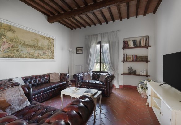 The comfortable TV room for visions in company – Villa Ginestraio