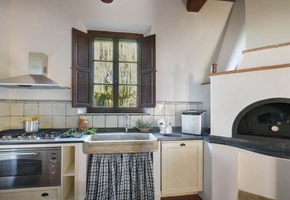 The kitchenette equipped with professional accessories – Villa Ginestraio