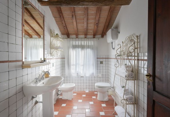 Bathroom n.4 with shower, en-suite to the bedroom n.3 – Villa Ginestraio
