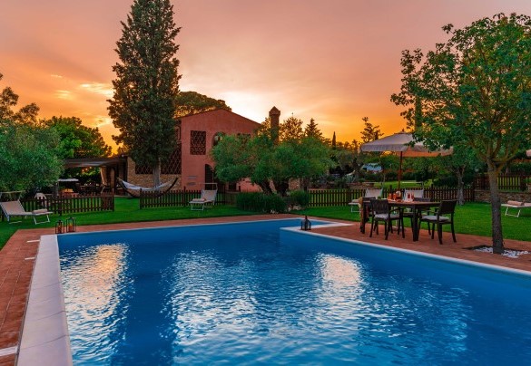 At sunset the villa takes on a new charm - Villa Gino 