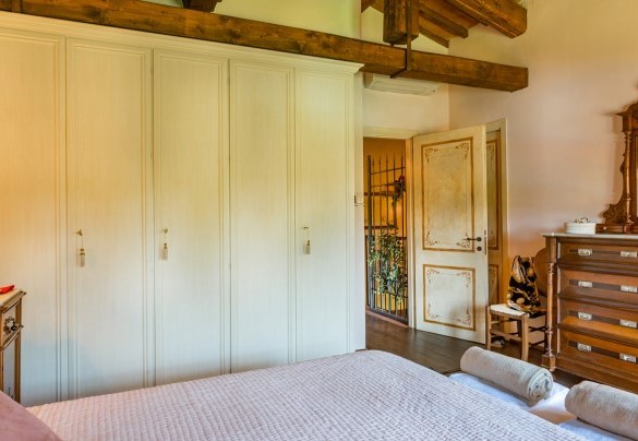 Double bedroom n. 2 with en-suite bathroom, on the first floor – Villa Gino 