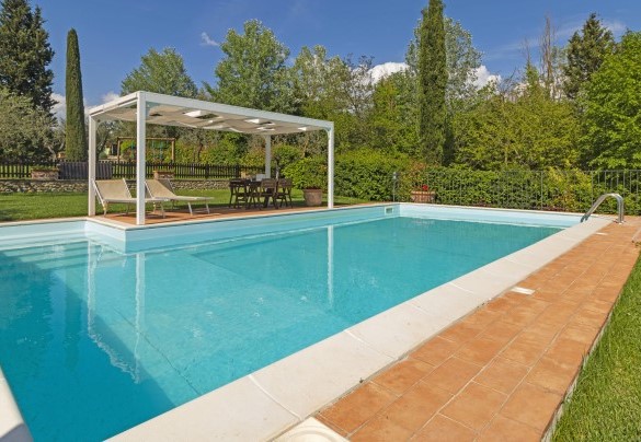 The gazebo shading the poolside living area - Villa Gino 