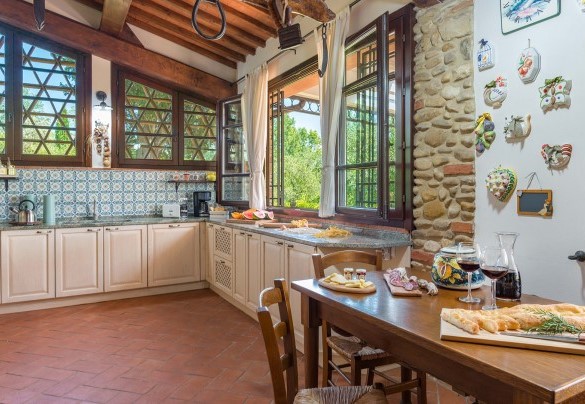 The equipped kitchen close by the dining room – Villa Gino 