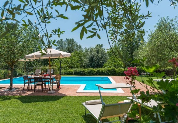Natural shade areas provide relax and privacy – Villa Gino 
