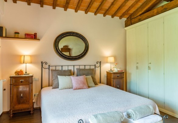 Double bedroom n. 2 with en-suite bathroom, on the first floor – Villa Gino 