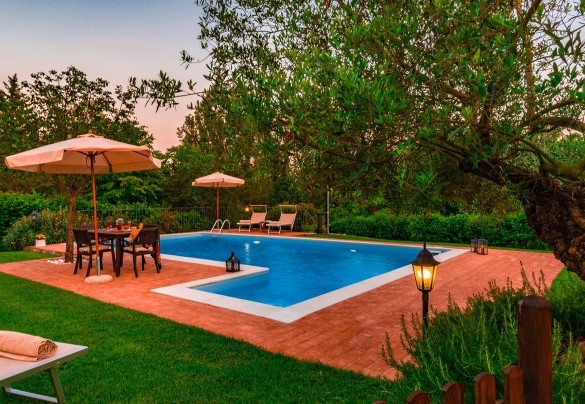 At sunset the villa takes on a new charm - Villa Gino 