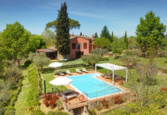 The pool with the spacious sunbathing area equipped – Villa Gino 