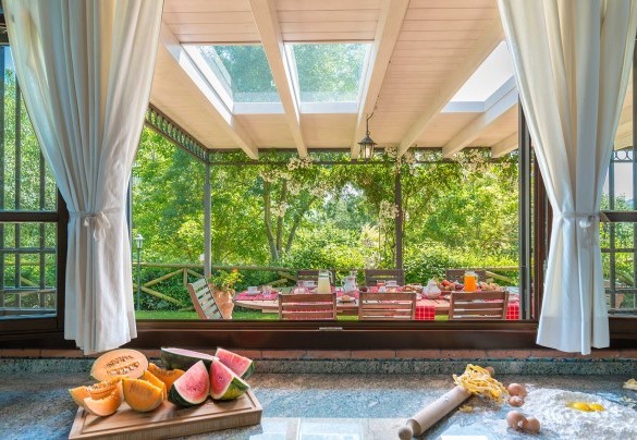 The equipped kitchen close by the dining room – Villa Gino 