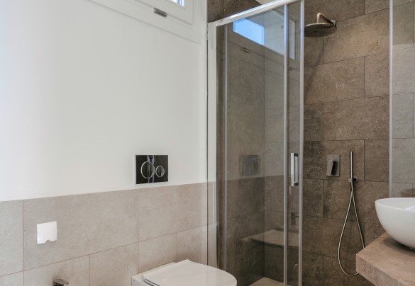 Il bagno ensuite con doccia della seconda camera matrimoniale - Villa Gioia