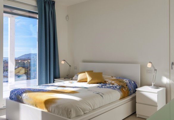 La prima camera da letto matrimoniale al primo piano con bagno en suite e doppio accesso alla grande terrazza panoramica - Villa Gioia