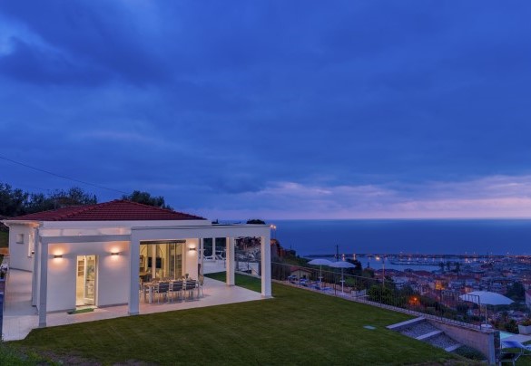 Una nuovissima e moderna costruzione in posizione panoramica sulla prima collina di Sanremo – Villa Gioia