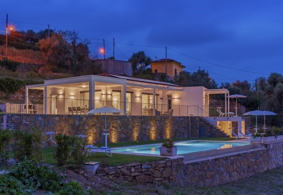 La Gioia di una vacanza da vivere in allegria e in compagnia degli amici e dei familiari tra un bagno in piscina, una grigliata in giardino e una cena in terrazza – Villa Gioia