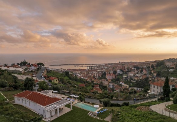 Il suo nome anticipa scenari ed atmosfere accattivanti – Villa Gioia