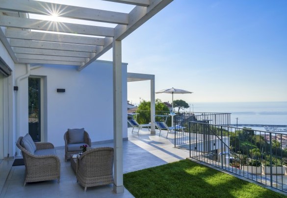 Il salottino esterno nella grande terrazza – Villa Gioia