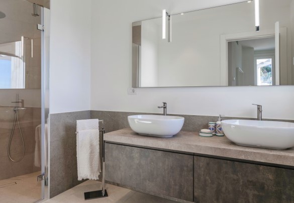 Il bagno ensuite con doccia della prima camera matrimoniale - Villa Gioia