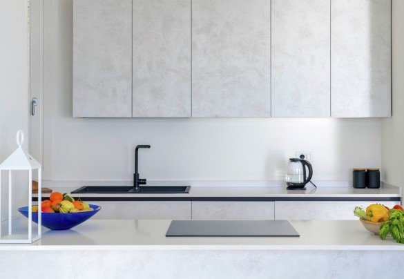 La penisola della cucina con le piastre ad induzione ed il comodo piano di lavoro - Villa Gioia