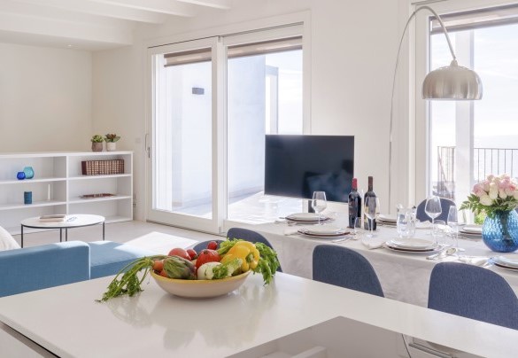L’open space con soggiorno, area pranzo e cucina, tutti con accesso alla grande terrazza panoramica - Villa Gioia