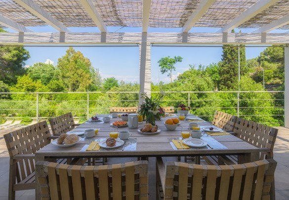 Dinning area on the panoramic terrace - Villa Giomoa