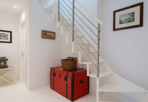 Semi-spiral staircase leads to the ground floor - Villa Giomoa