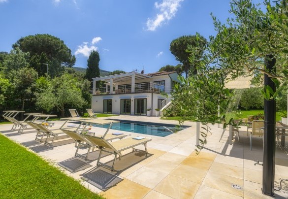 Newly buit villa designed with respect for the nature that surrounds it - Villa Giomoa
