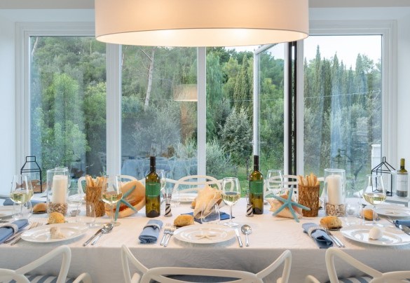 Dining room overlooking the garden - Villa Giomoa
