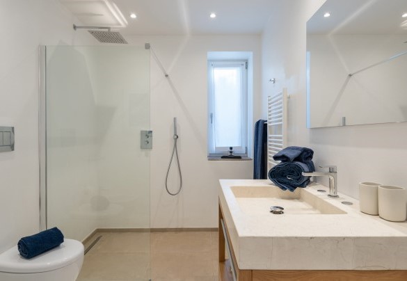 Large bathroom with the shower - Villa Giomoa