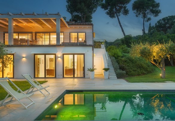 The large terrace and the pleasant view of the park - Villa Giomoa