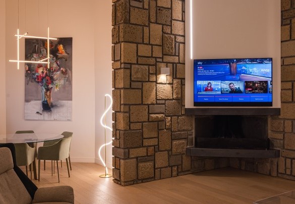 The bright living room with lounge and dining area, embellished by exposed stone walls – Villa Giulia